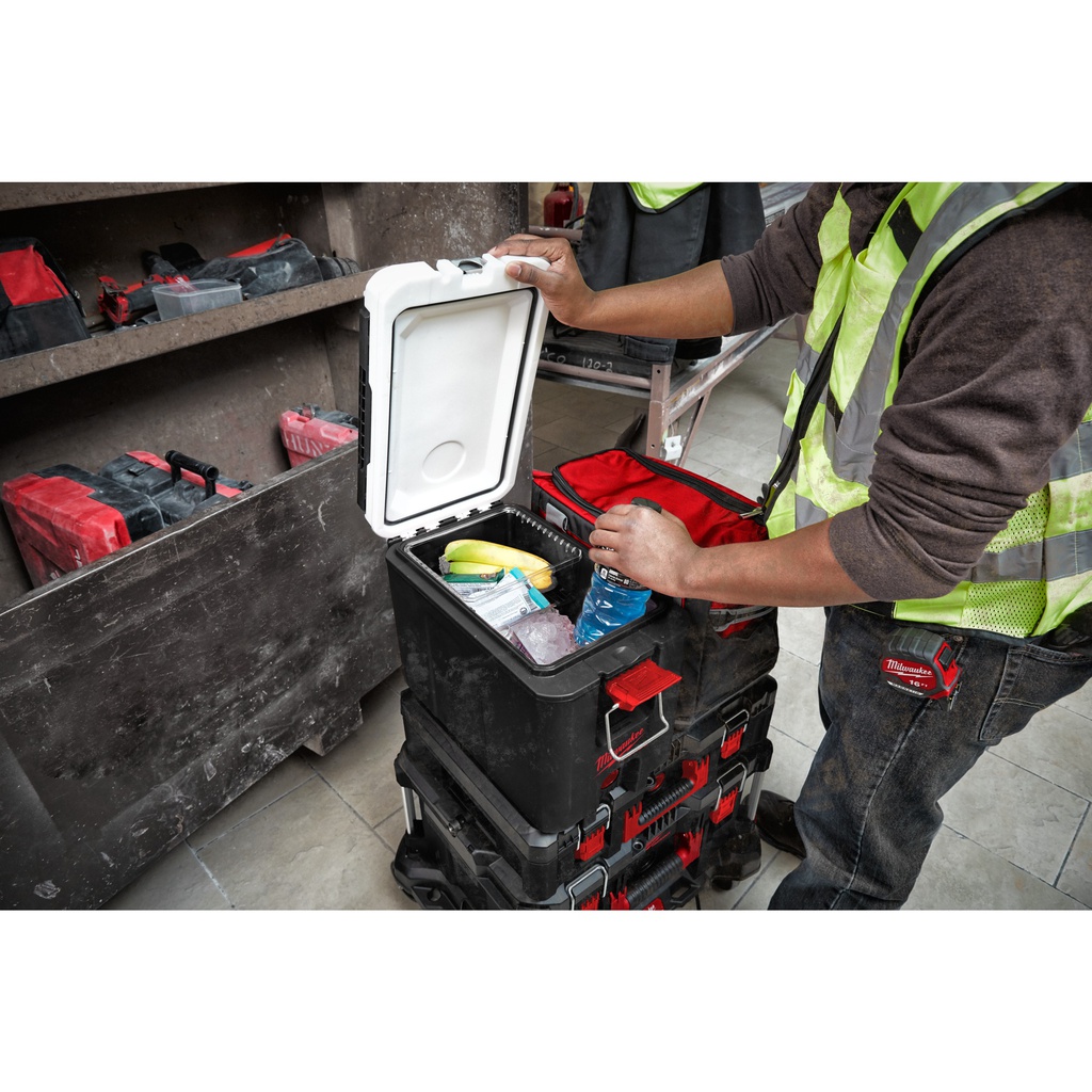 Skrzynia_termoizolacyjna_PACKOUT™_Milwaukee_Packout_Hard_Cooler_6