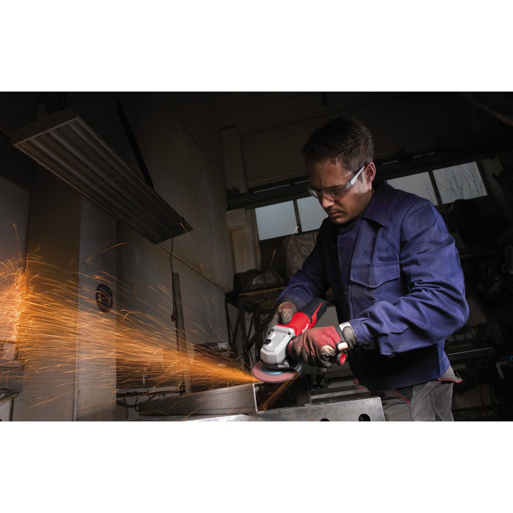 Szlifierka_kątowa_o_mocy_1550W_Milwaukee_AGV_15-125_XC_1