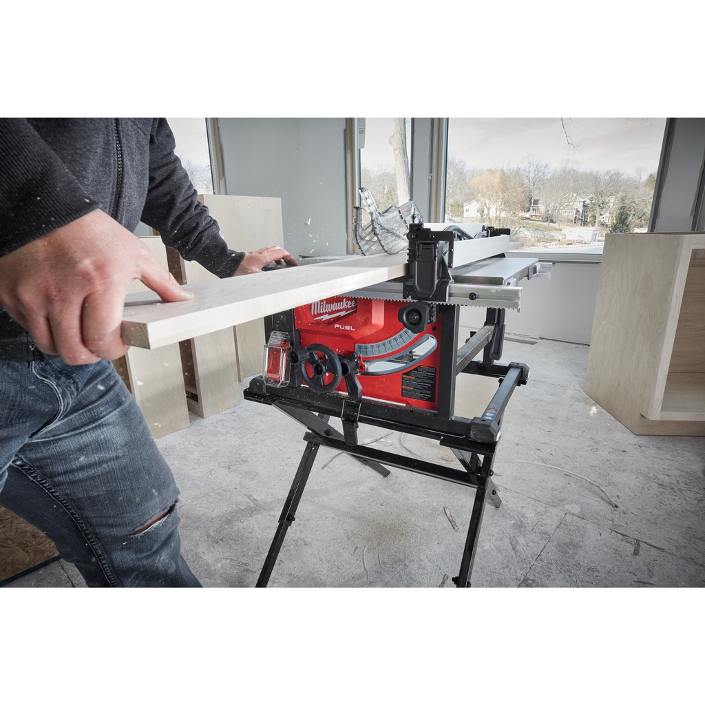 M18_FUEL™_ONE-KEY™_Stołowa_pilarka_tarczowa_Milwaukee_M18_FTS210-121B_2