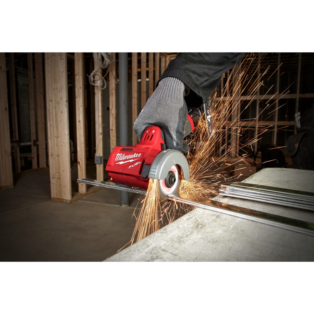 M12_FUEL™_Subkompaktowa_Szlifierka_Kątowa_Milwaukee_M12_FCOT-422X_1